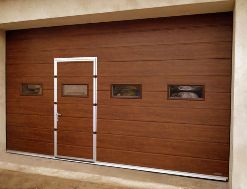 Brama garażowa z drzwiami